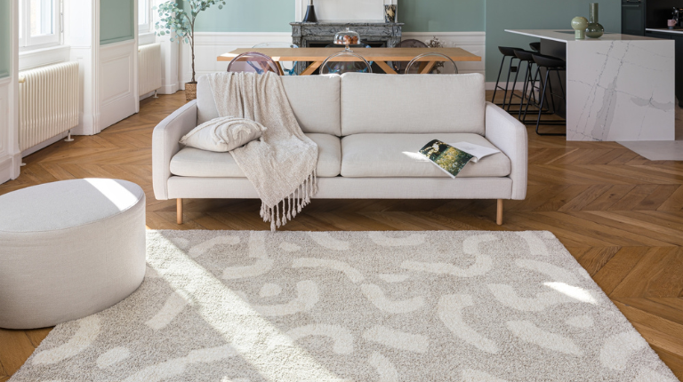 5 Techniques Simples, Efficaces et Écologiques pour Nettoyer Votre Tapis